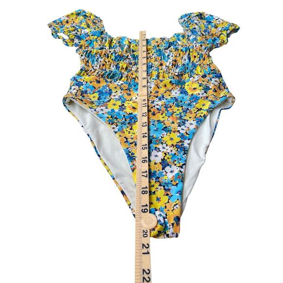 L*Space Marilyn One-Piece Swimsuit Daisy Diamond Puff Sleeves Smocked - Size 8 - Picture 10 of 16